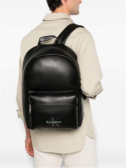 Zaino uomo Calvin Klein nero in ecopelle con logo frontale Calvin Klein | LV04D3417GUB1